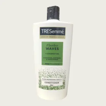 TRESemmé Flawless Waves Conditioner with Coconut Oil 685ml – Soft Defined Waves & Frizz Control
