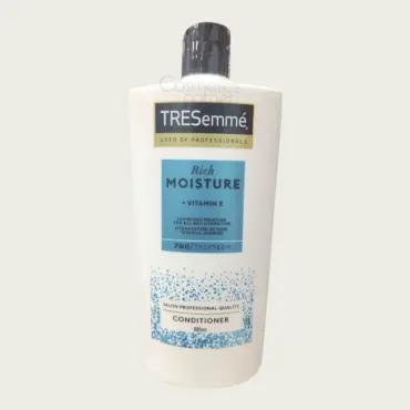 TRESemmé Rich Moisture Conditioner 685ml – Deep Hydration for Soft & Manageable Hair